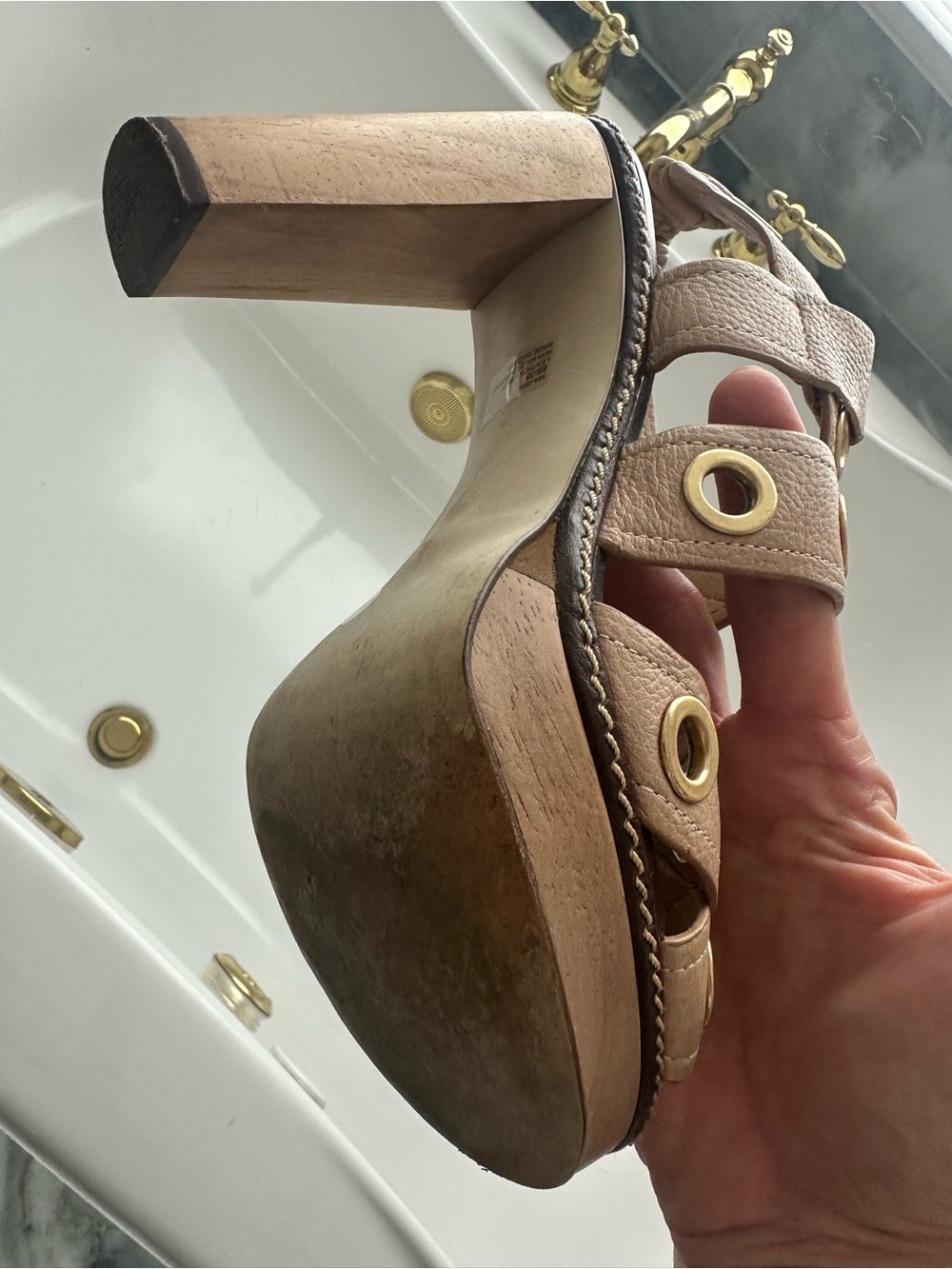 BCBG MAXAZRIA, 4in wooden, platform sandal! - Picture 4 of 4